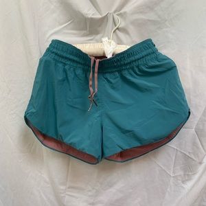 Great Lululemon reversible shorts size 6